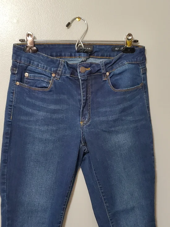 Tahari Kelly Classic Skinny Dark Wash Blue Jeans Women's Size 6 - Picture 2 of 9